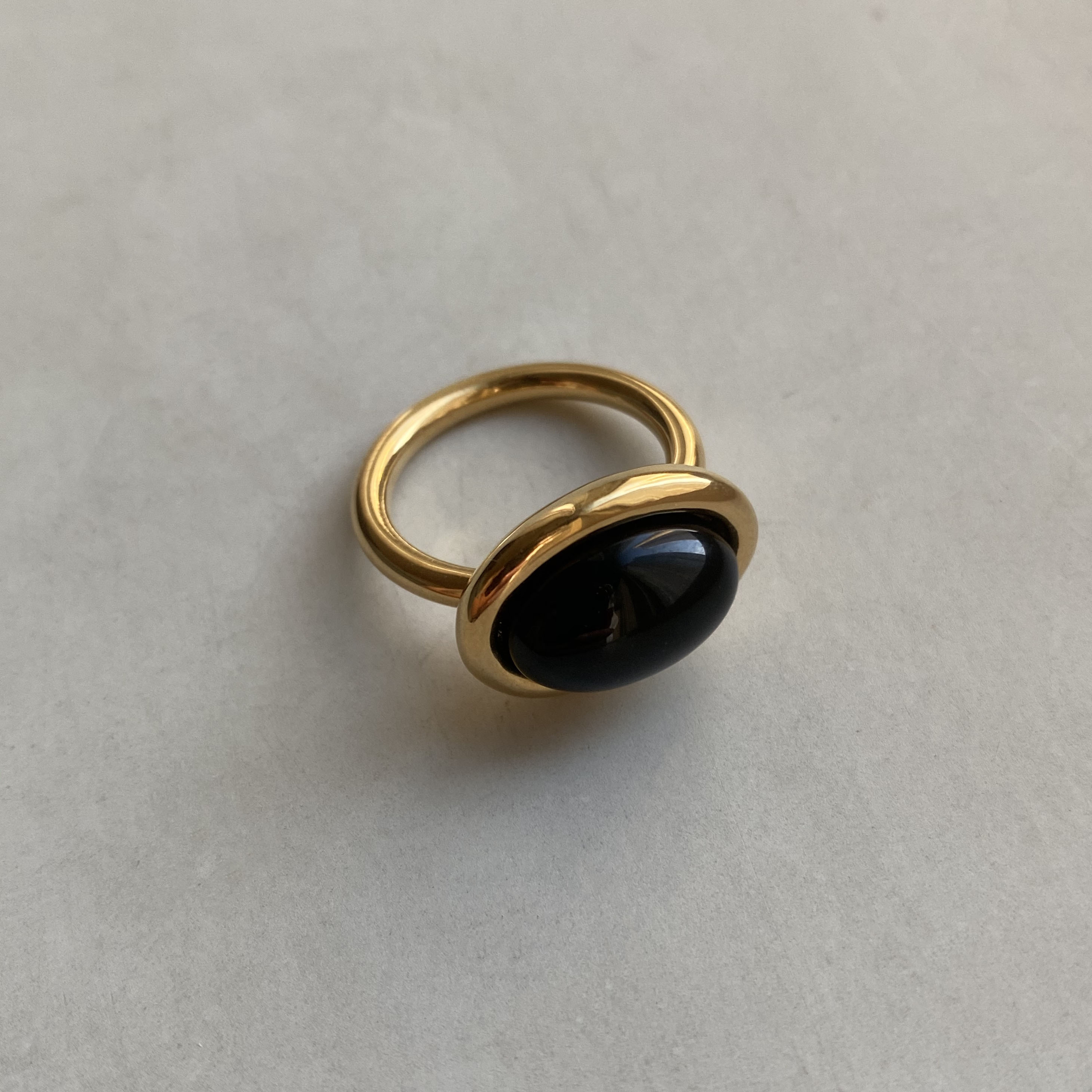90&#039;s black ring