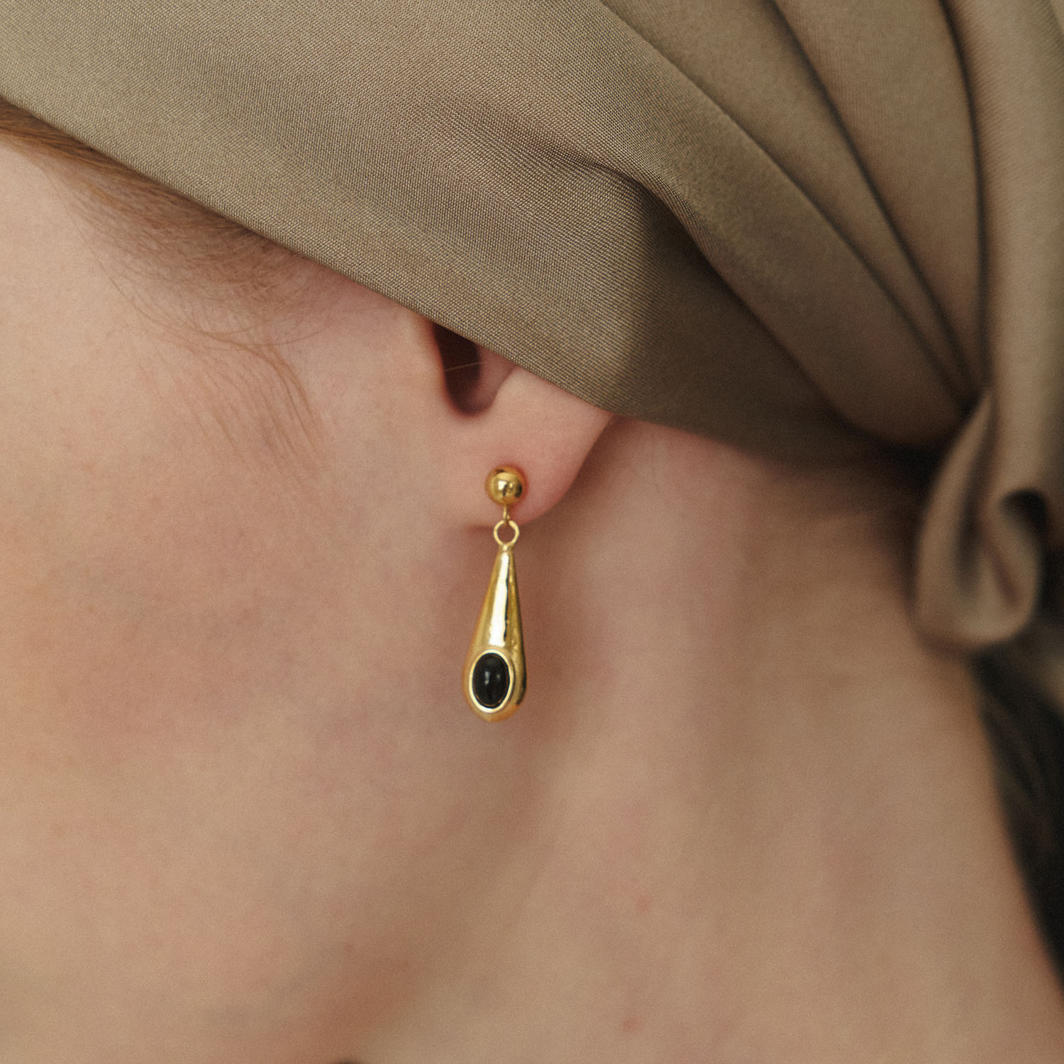Gold drop earring (2 colors)