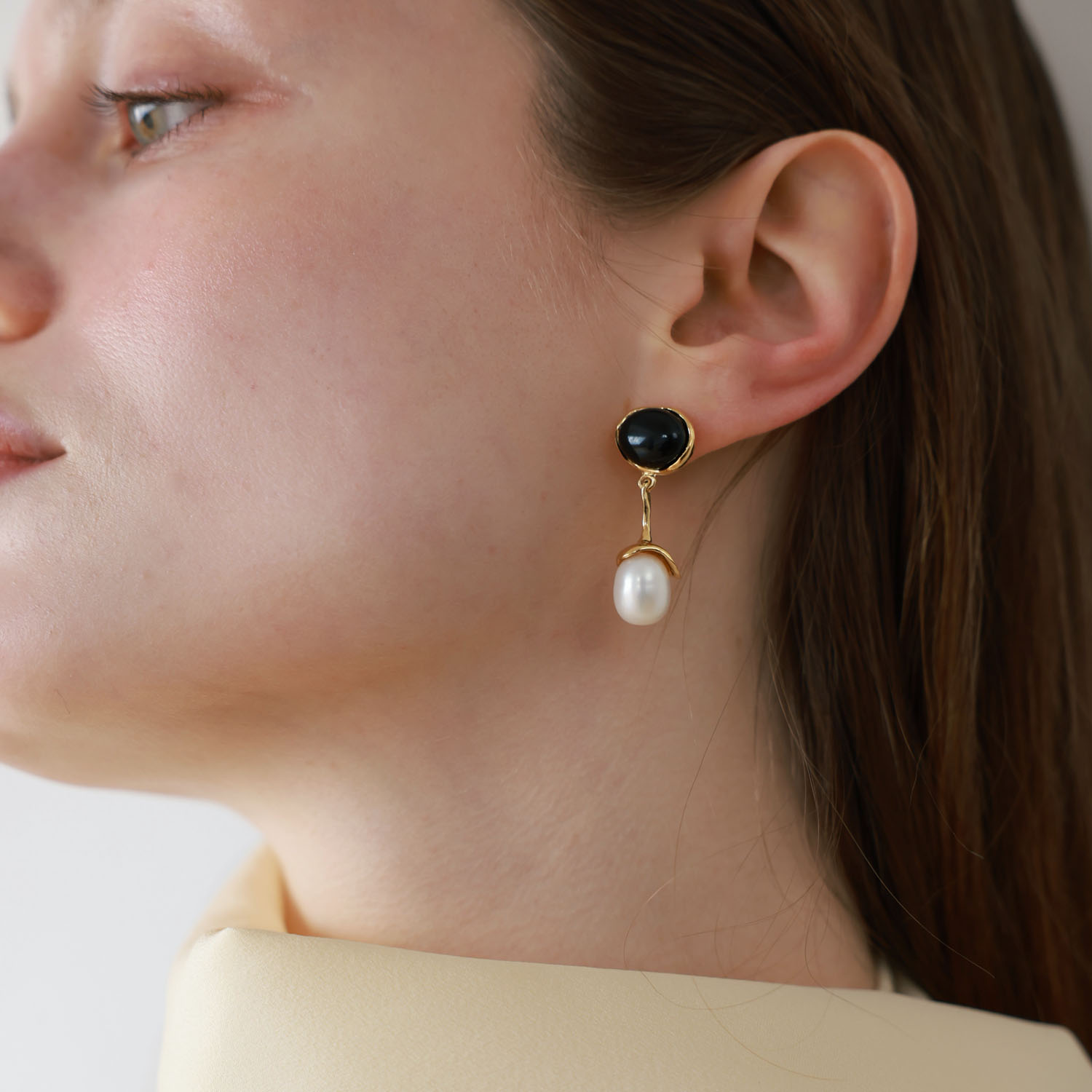 Onyx &amp; pearl earring