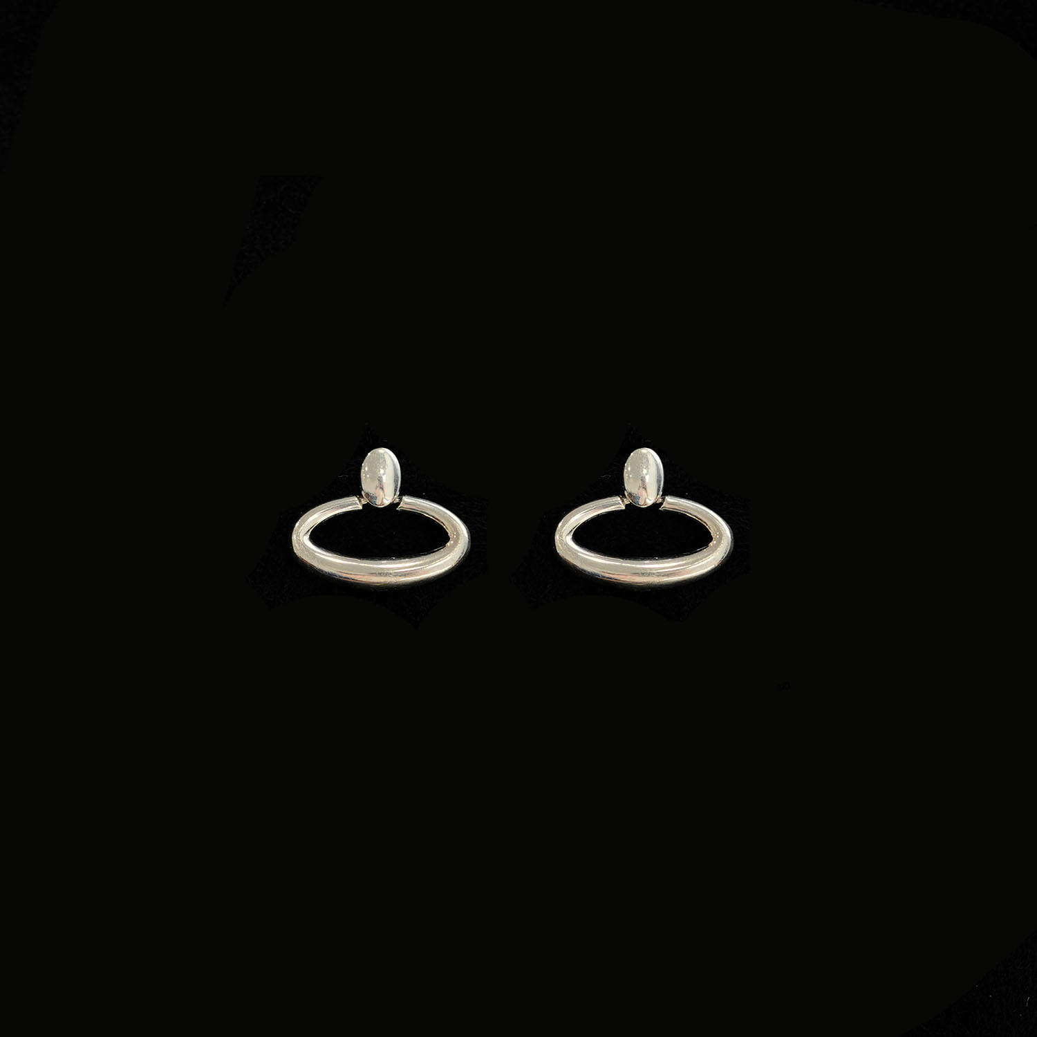 Oval ring ear